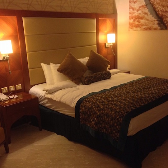 crowne-plaza-resort-spa-dead-sea-jordan-standard-room-9205-photo-2