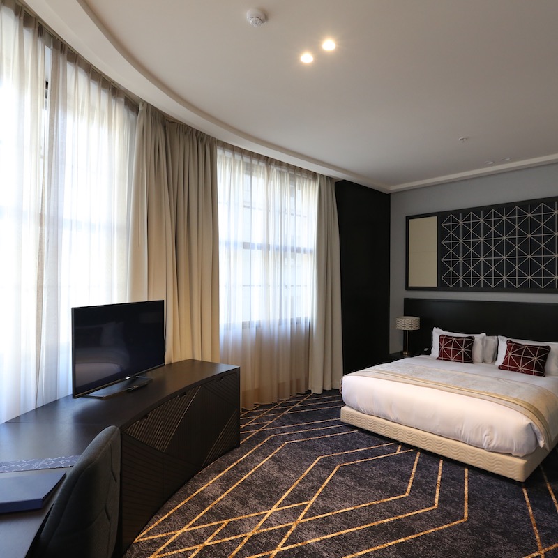 kimpton-margot-sydney-hotel-corner-suite-room-218-photo-3