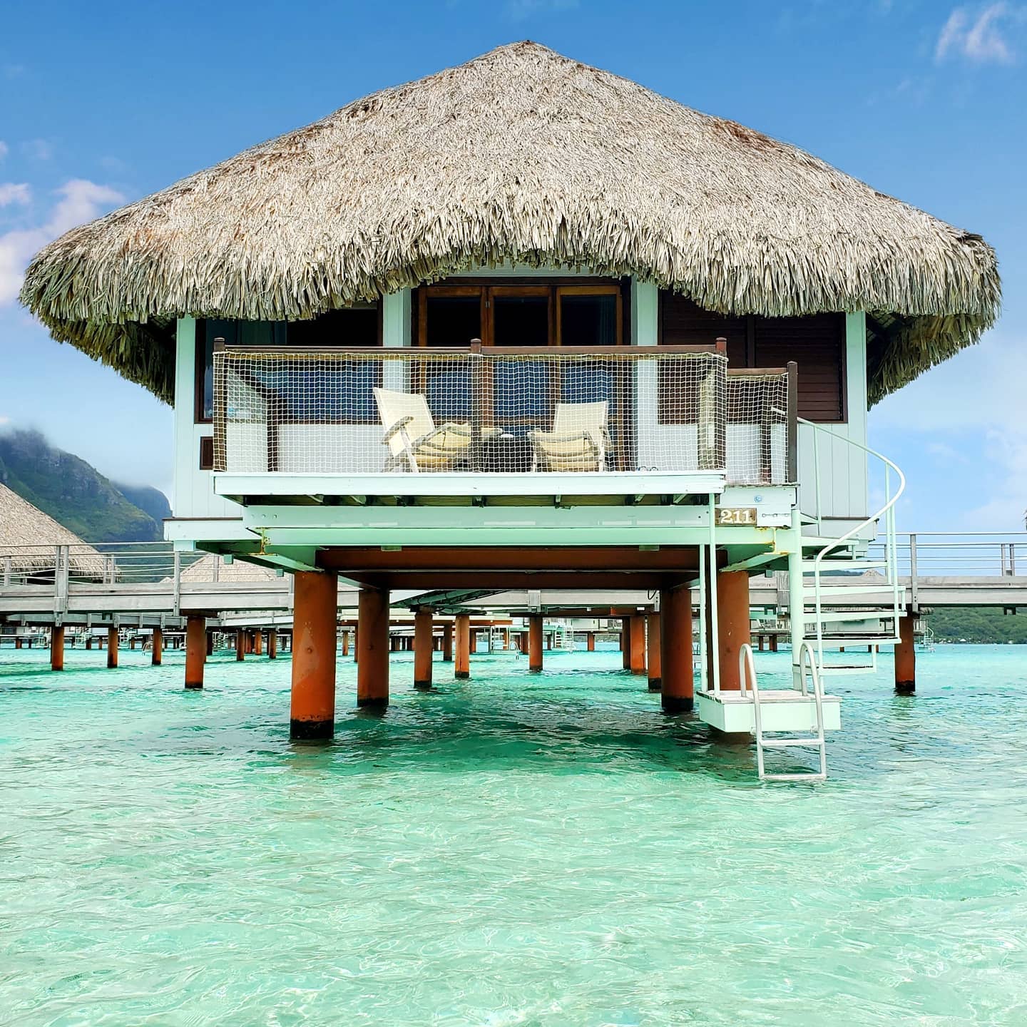 le-meridien-bora-bora-french-polynesia-overwater-bungalow-room-211-guest-photo-1